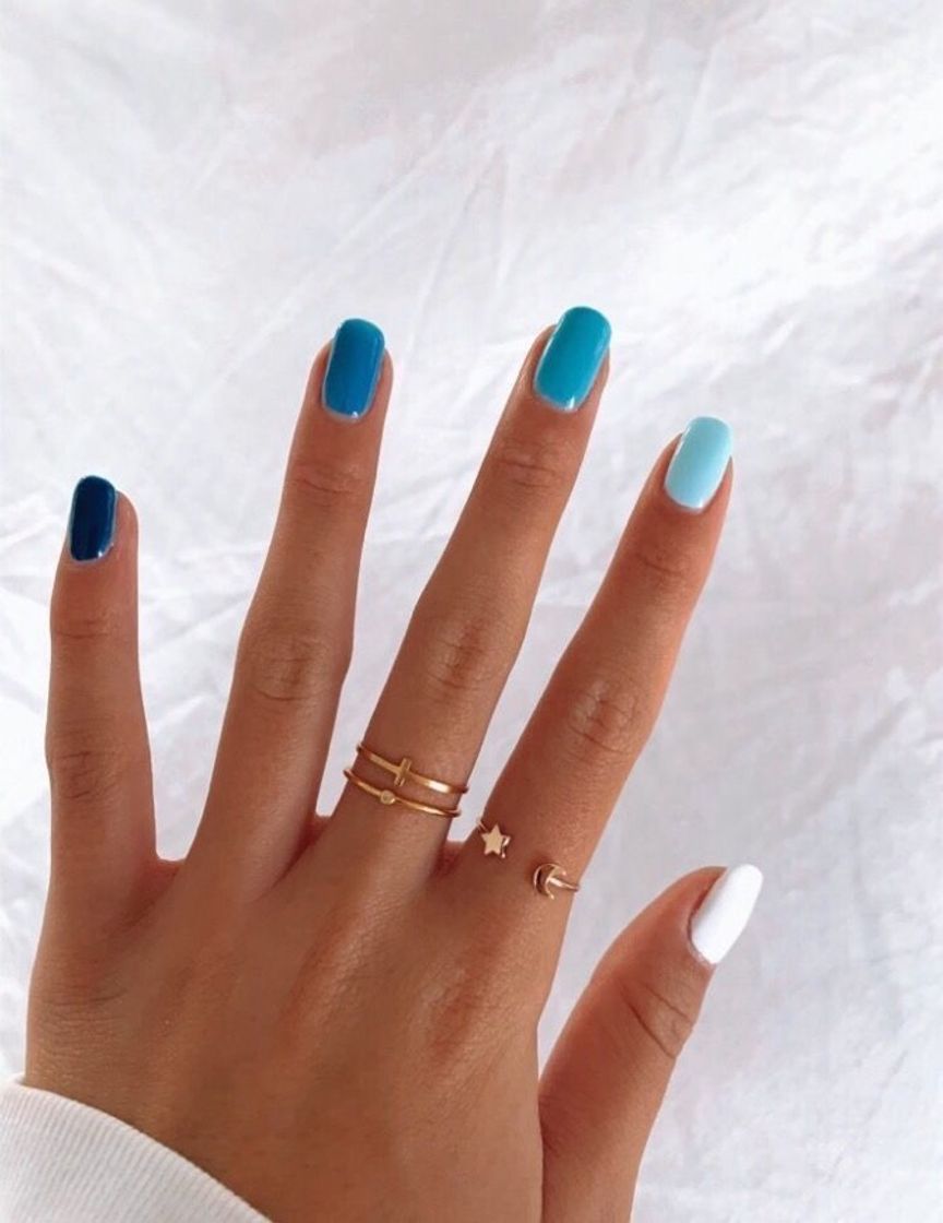 Moda Unhas em azul degradê 