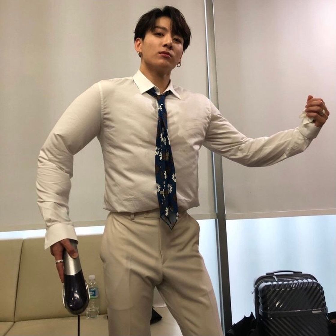 Social Jungkook; boyfriend material 