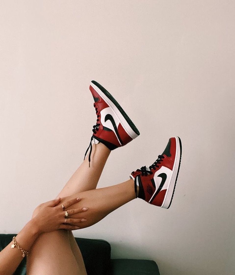 Moda air jordan 1 mid chicago black toe