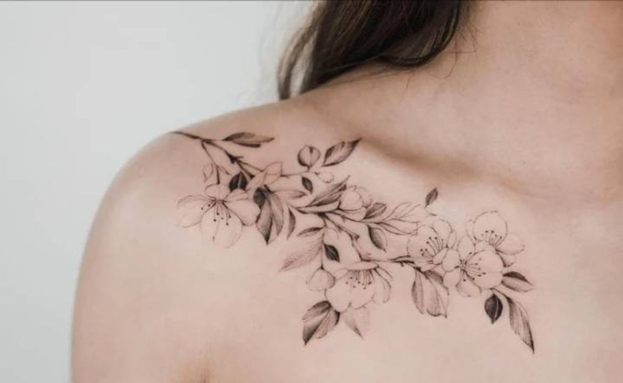 Social Tattoo minimalista feminina 