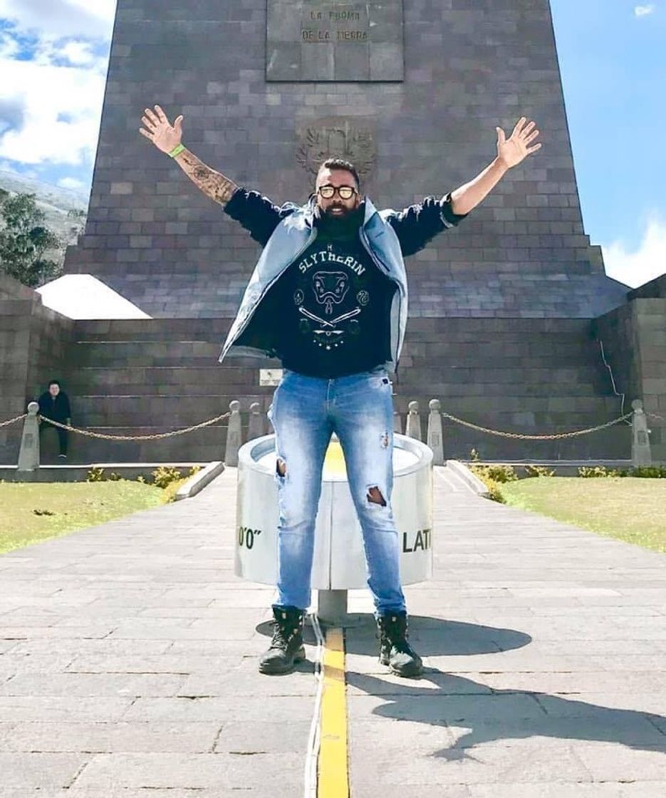 Places Mitad del mundo museo solar