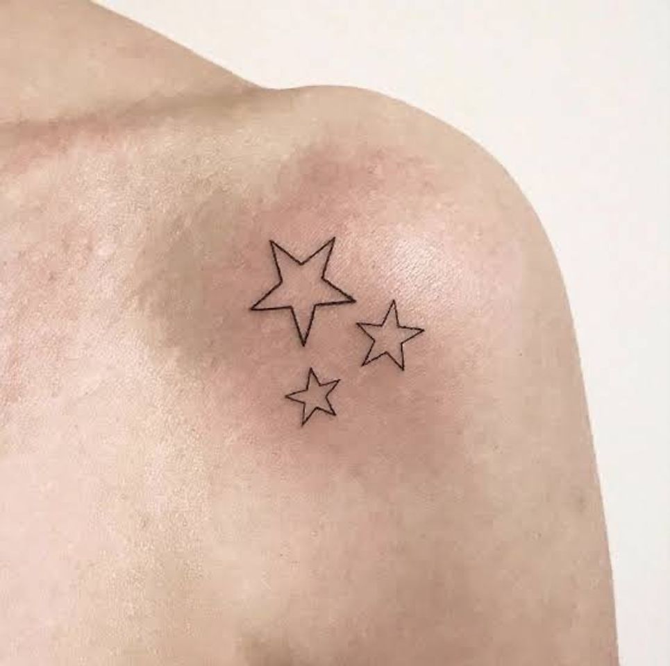 Moda Tatuagem de estrelinhas 