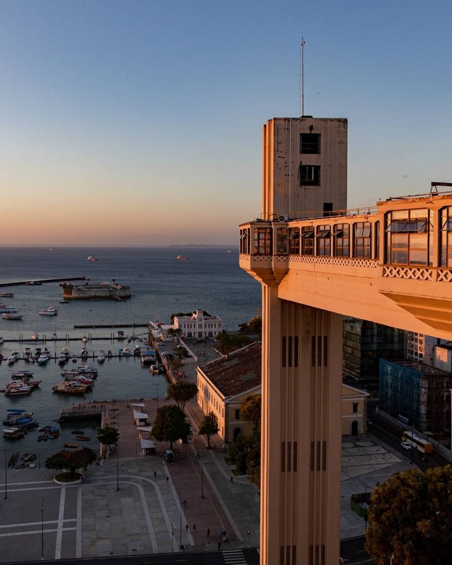 Fashion Nosso lindo Elevador Lacerda.