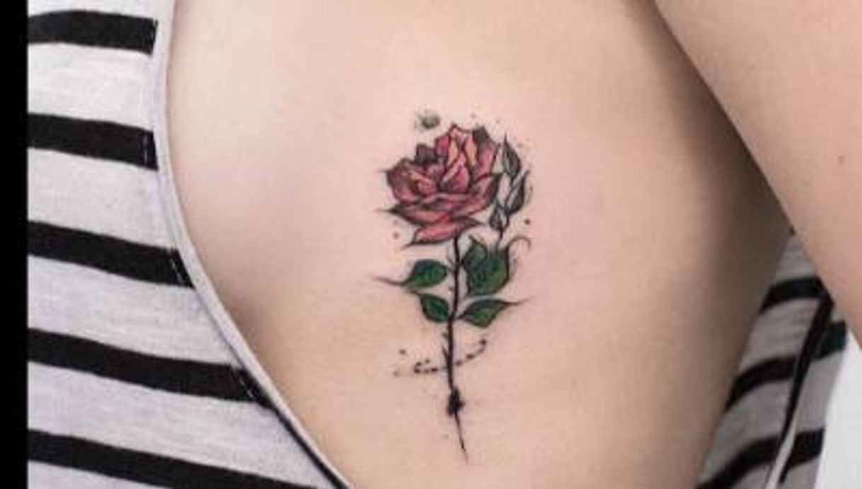 Fashion Tatuagem rosa na lateral 