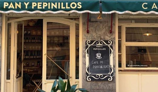 Pan y Pepinillos Café