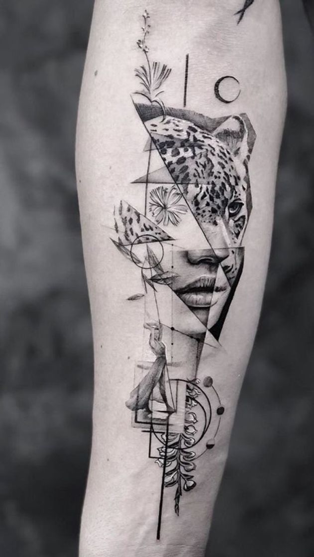 Fashion tatto de uma mulher com onça 