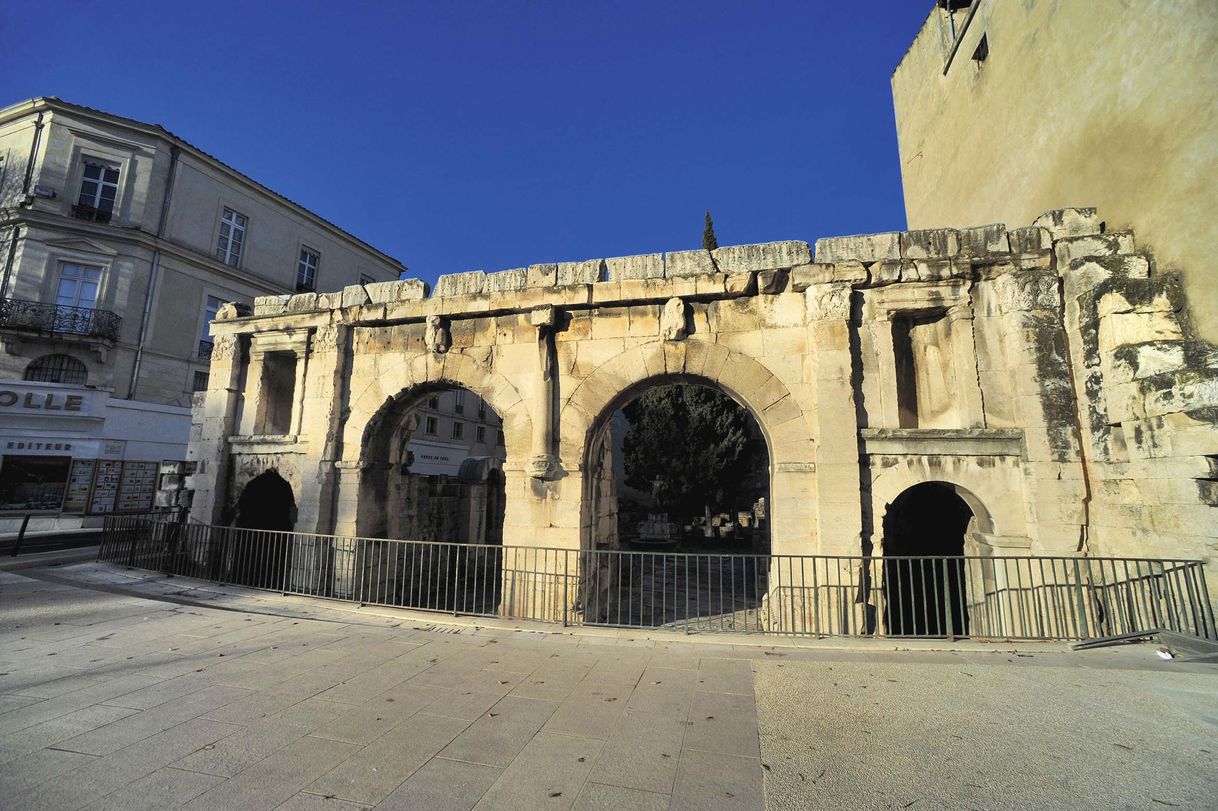 Place Porte d'Auguste