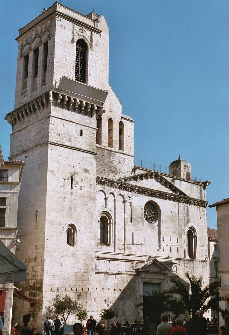 Lugar Nîmes Cathedral