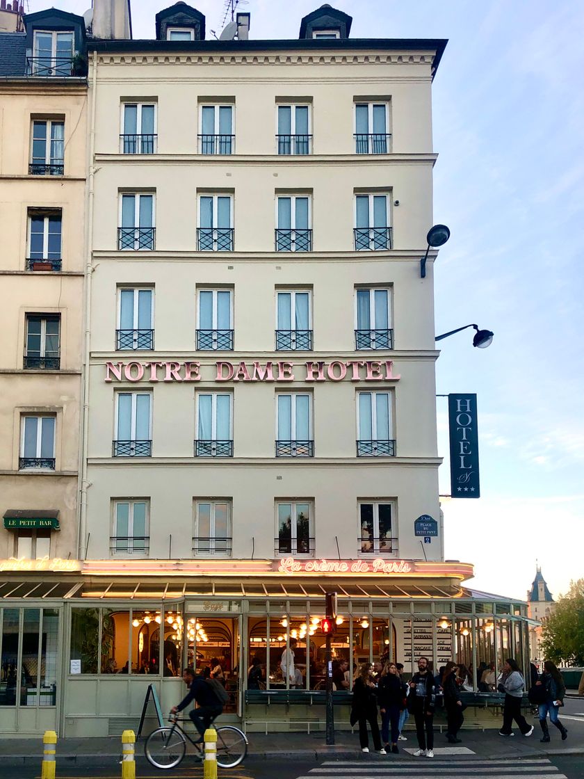 Place Hôtel Notre-Dame Saint Michel