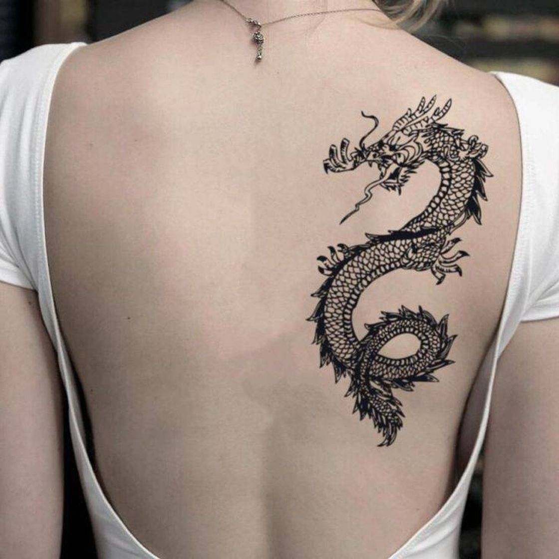 Moda tatuagem de dragão