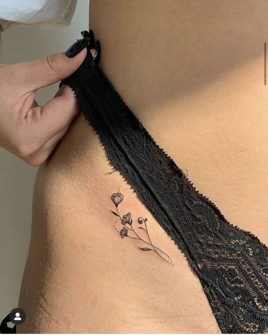 Moda tatuagem de flor 