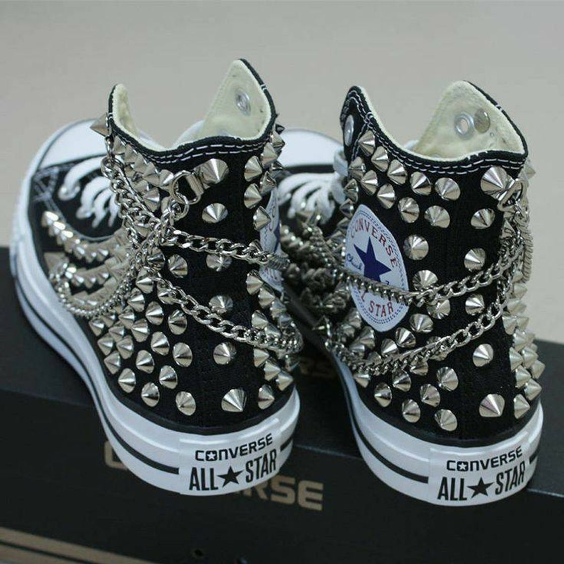 Moda Converse preto com detalhes 