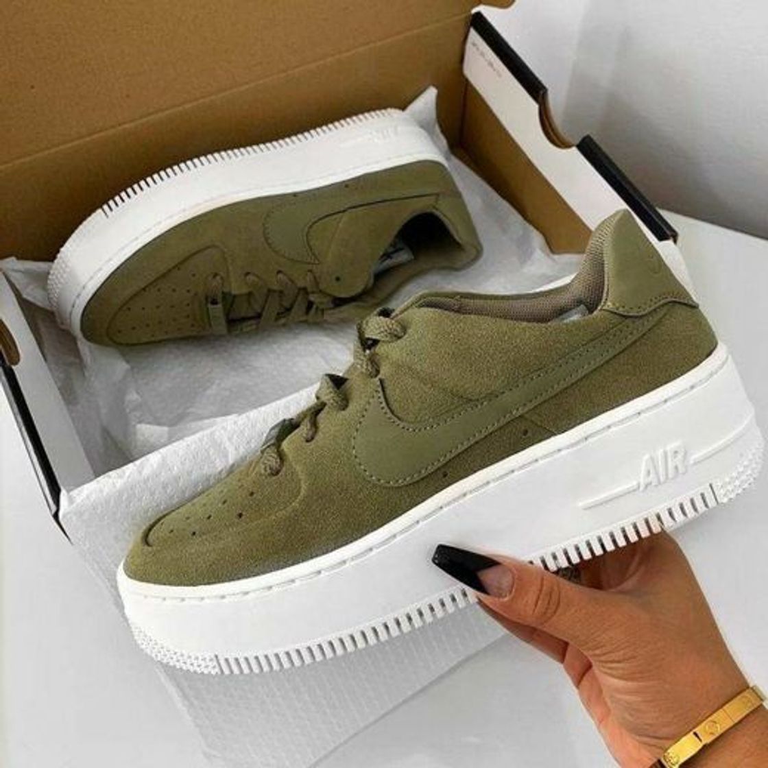 Fashion Tênis Nike na cor verde musgo!💚