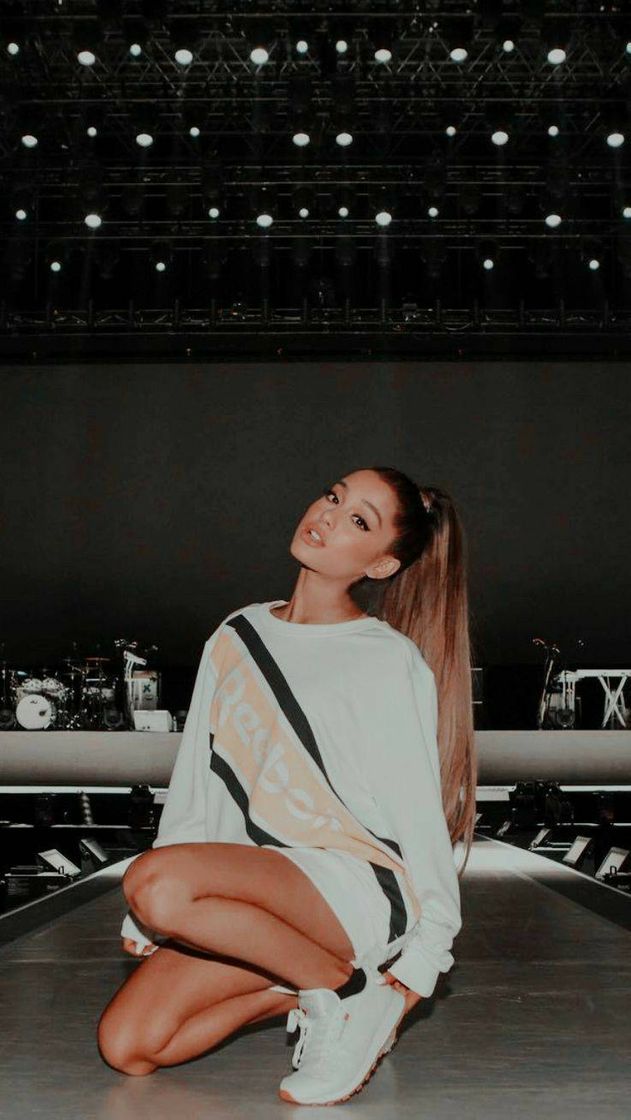 Moda Ariana grande sempre pequena e fofa 🖤🤍