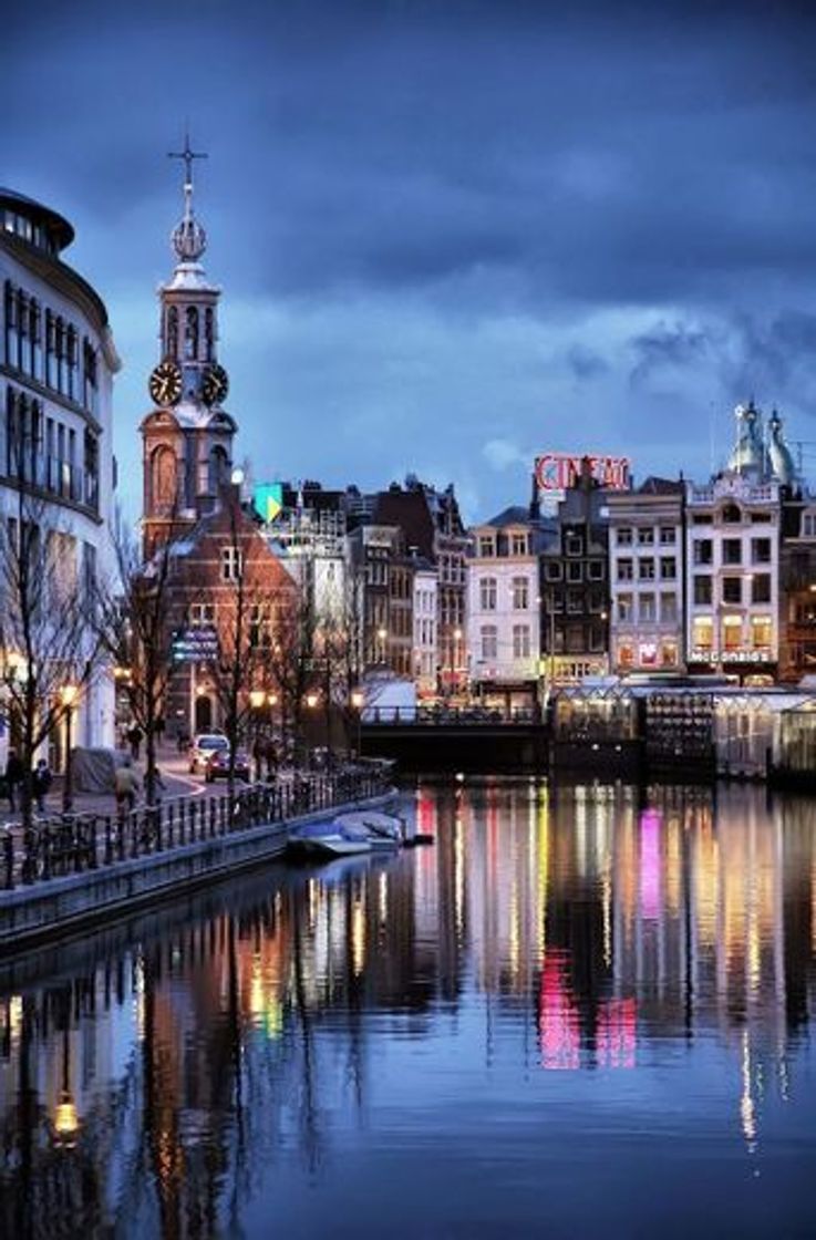 Lugar Dam Square