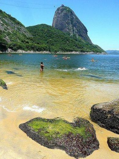 Praia vermelha