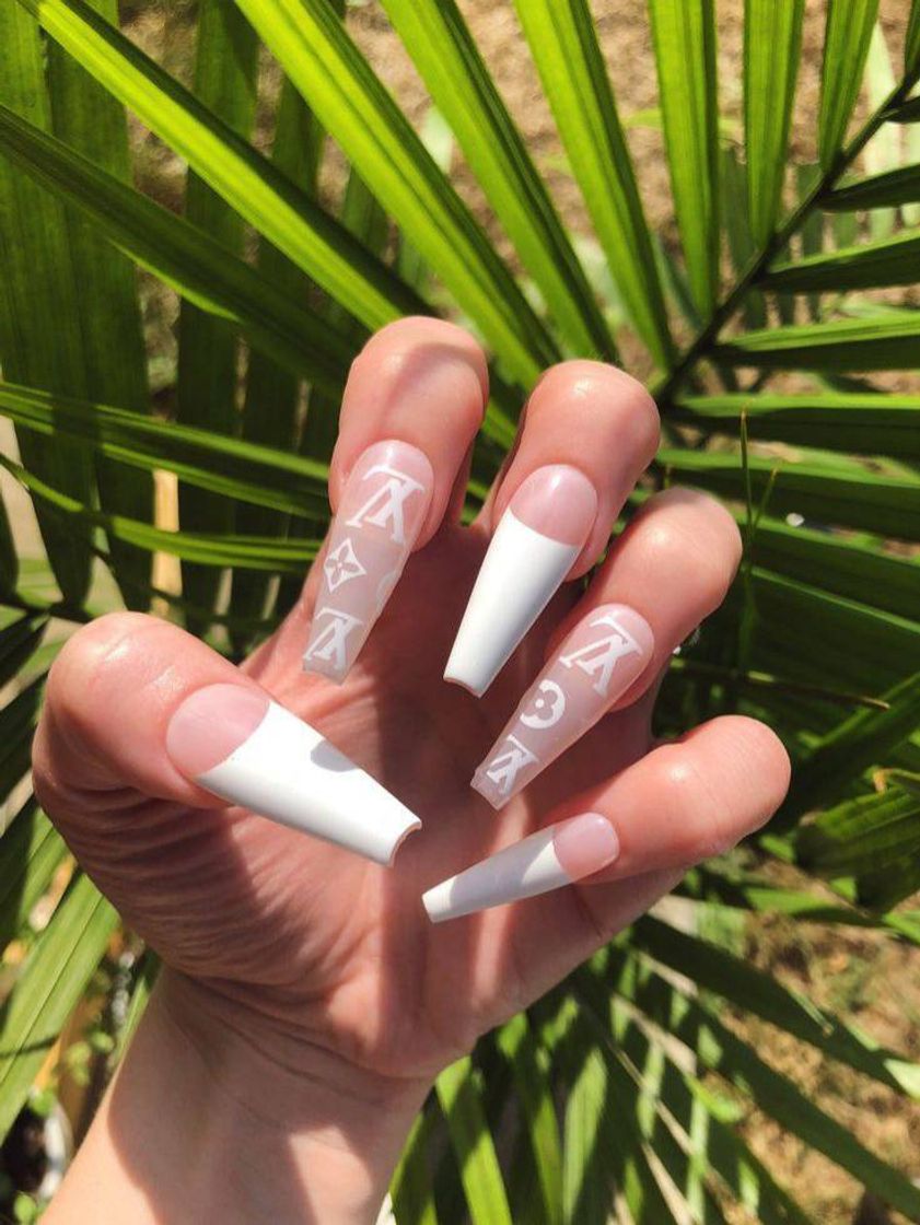 Fashion LV baddie nail set 