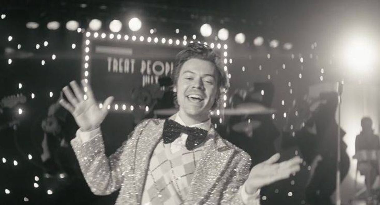 Fashion Harry Styles - Treat People With Kindness (Official Video)