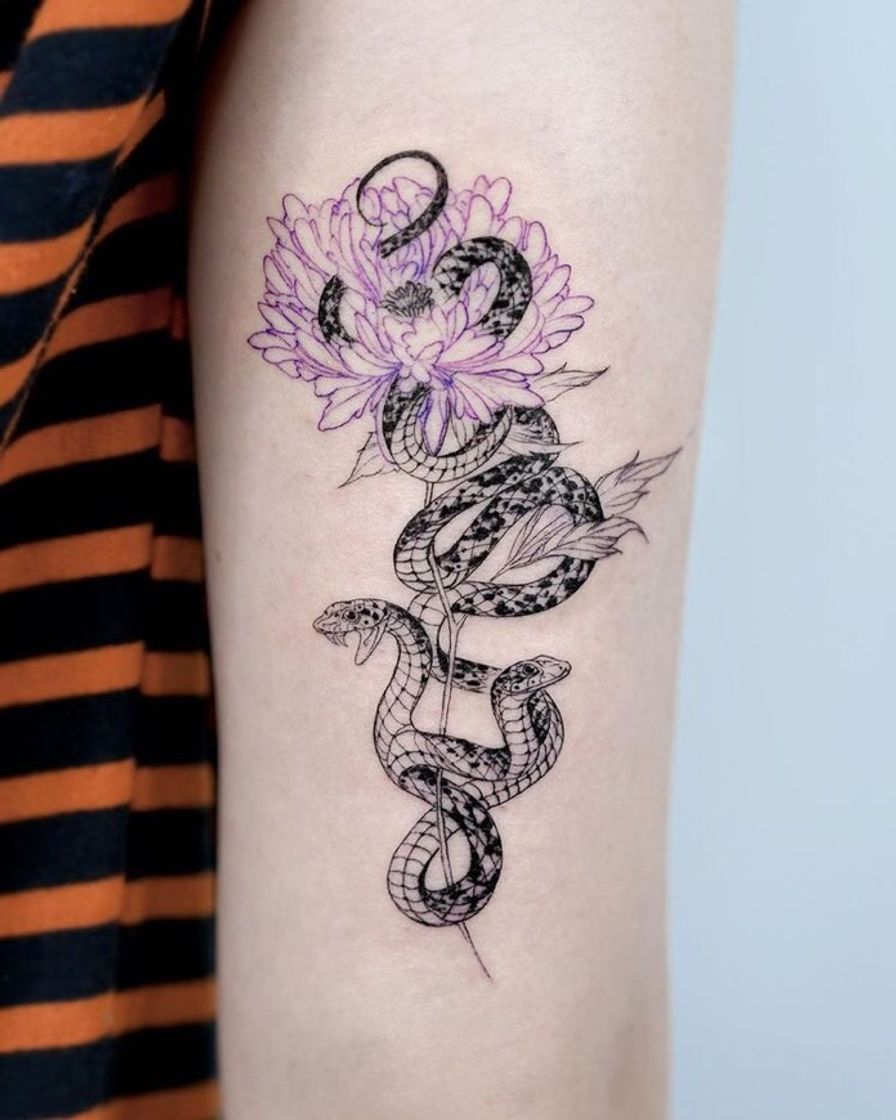 Moda Tattoo oriental de cobra lindíssima. 🥰