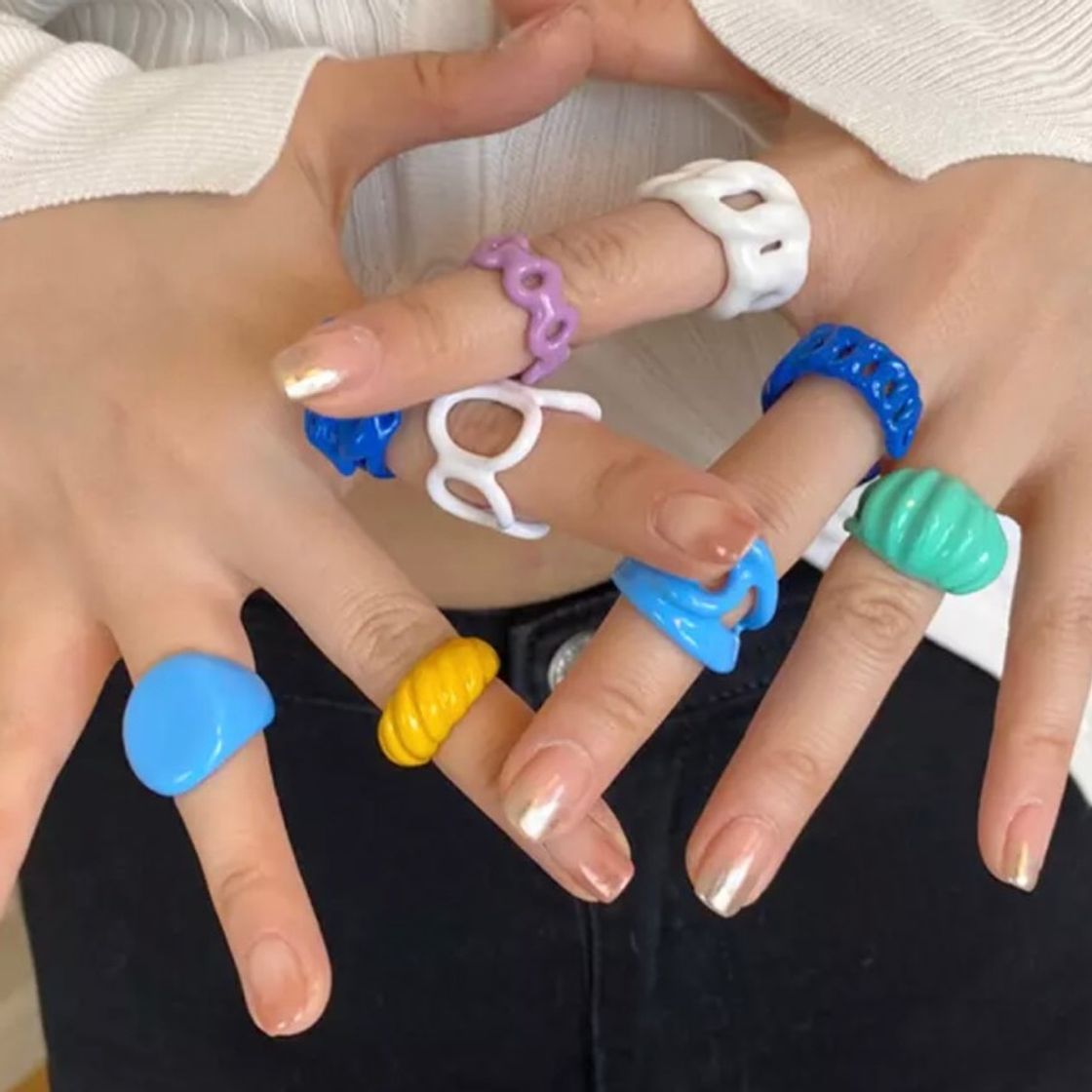 anéis coloridos de plástico 