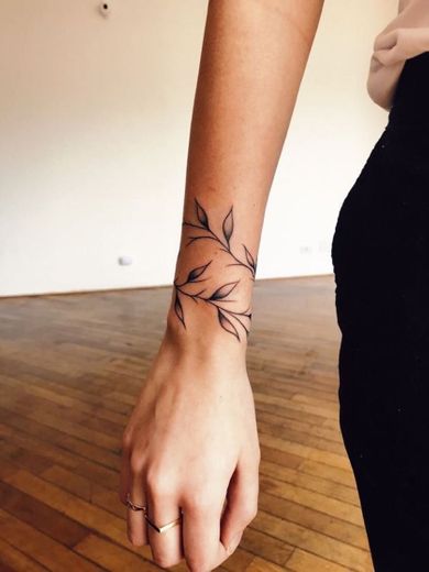 Tattoo folhas 