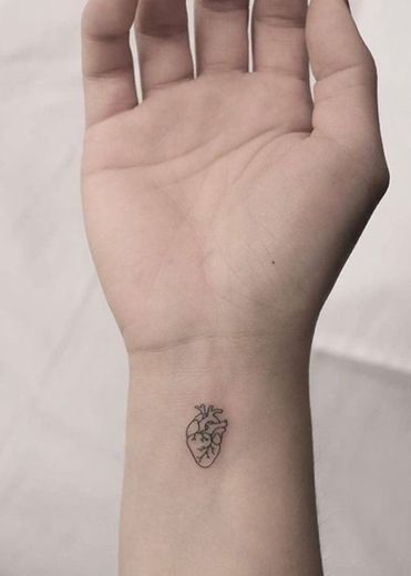 Tatuagem minimalista 