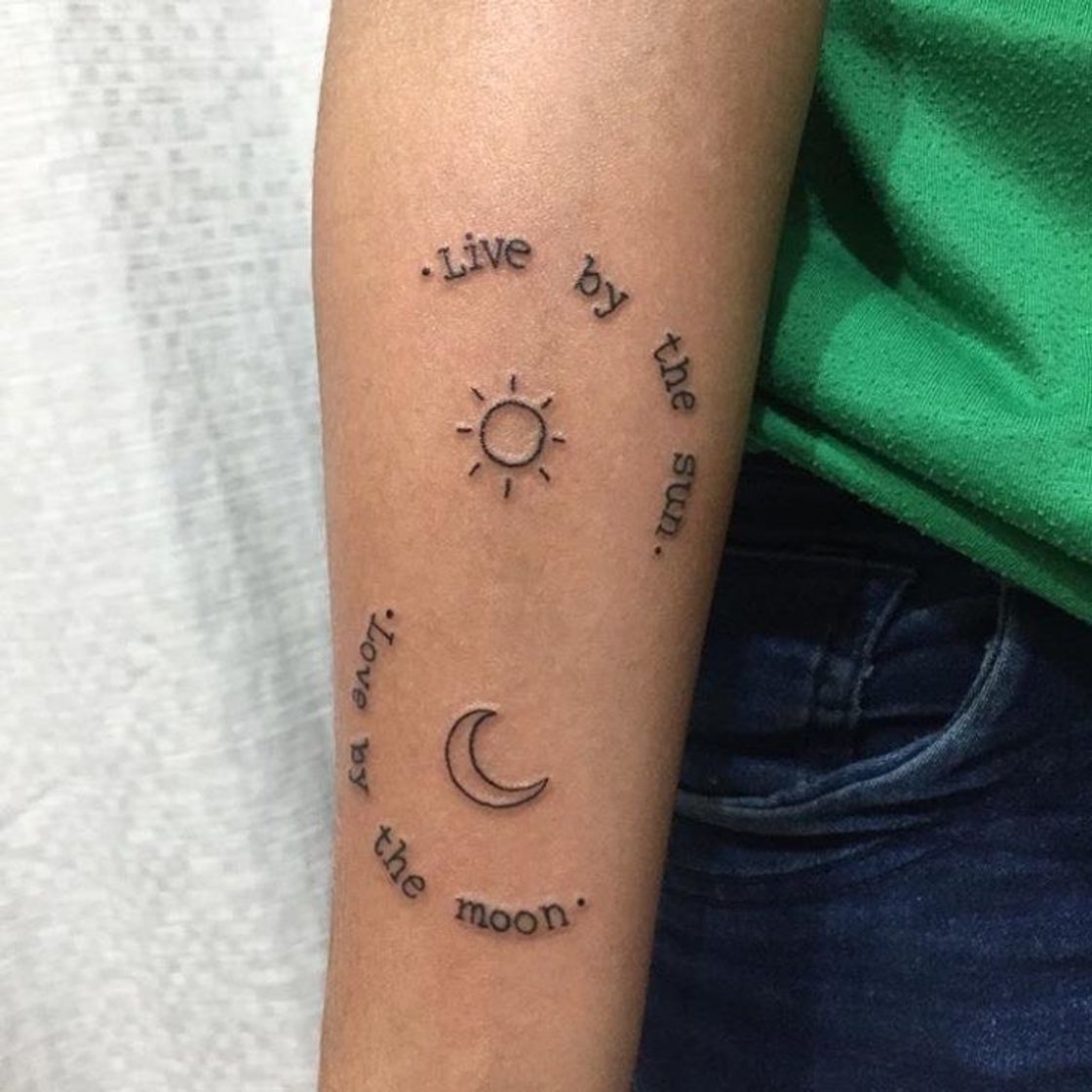 Fashion tatuagem sol e lua gringa 