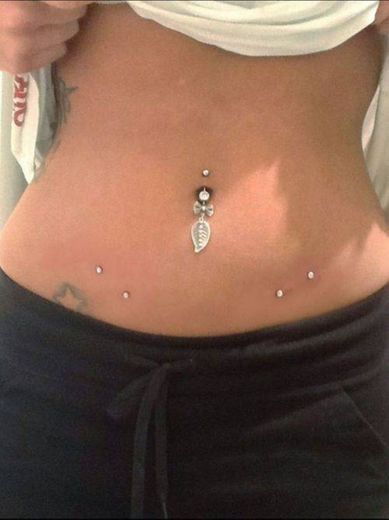 belly button piercing