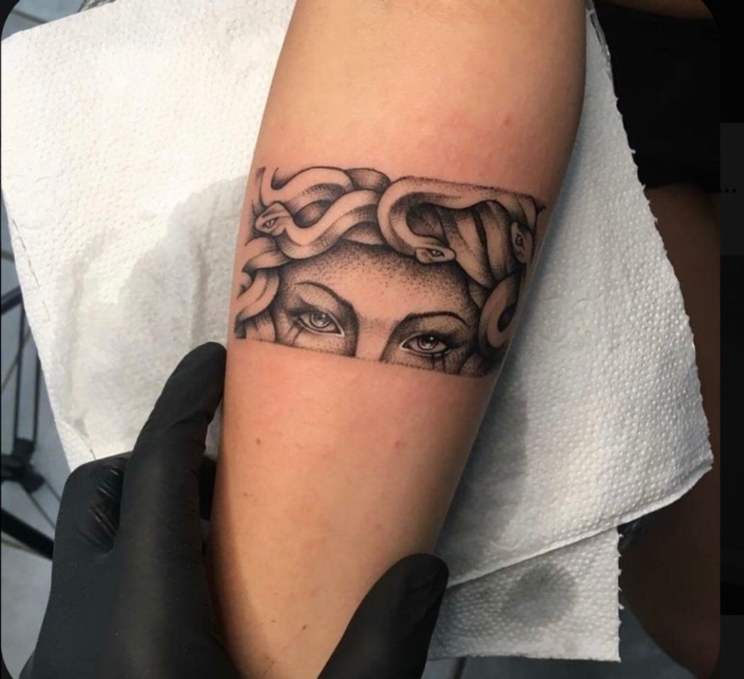 Moda Tattoo olhos oblíquos 