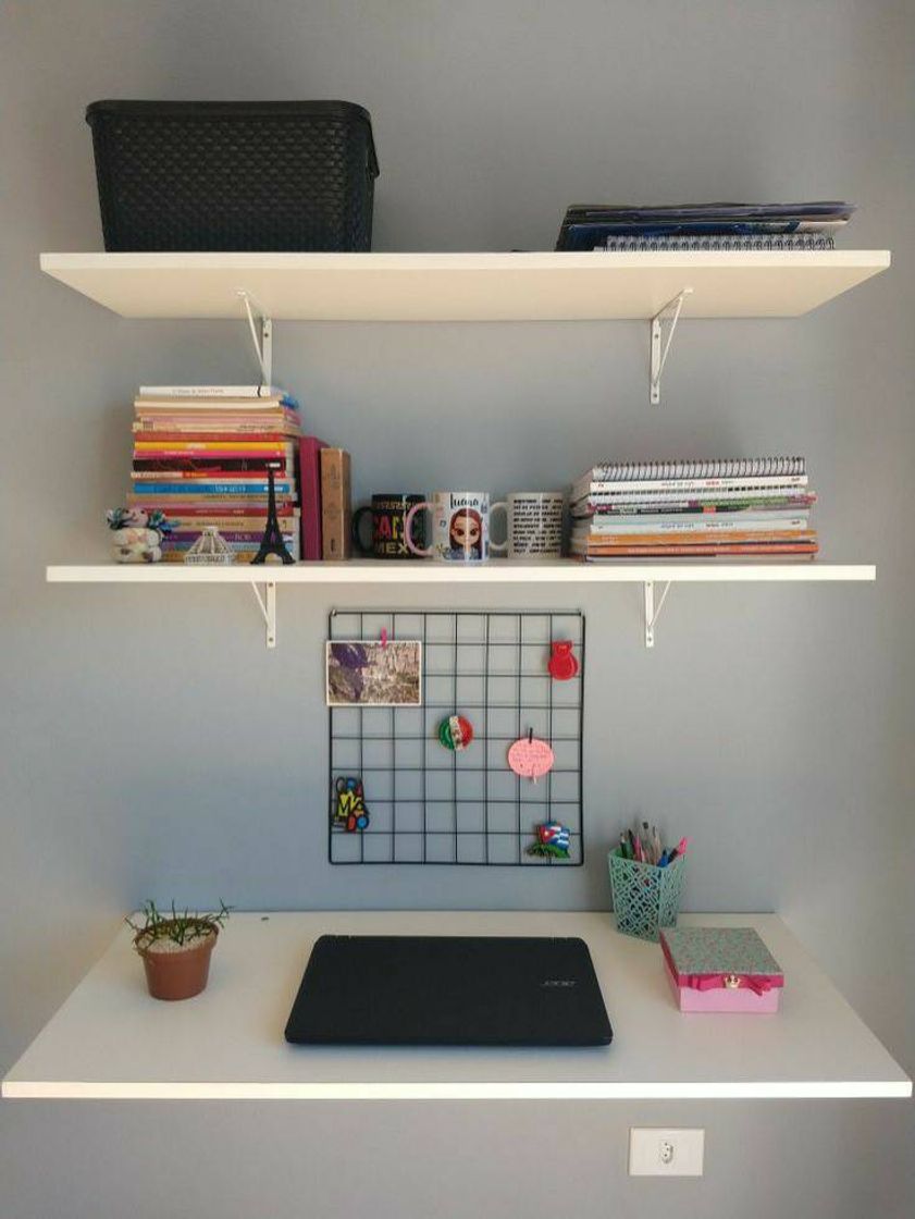 Social Local de estudos com prateleiras  