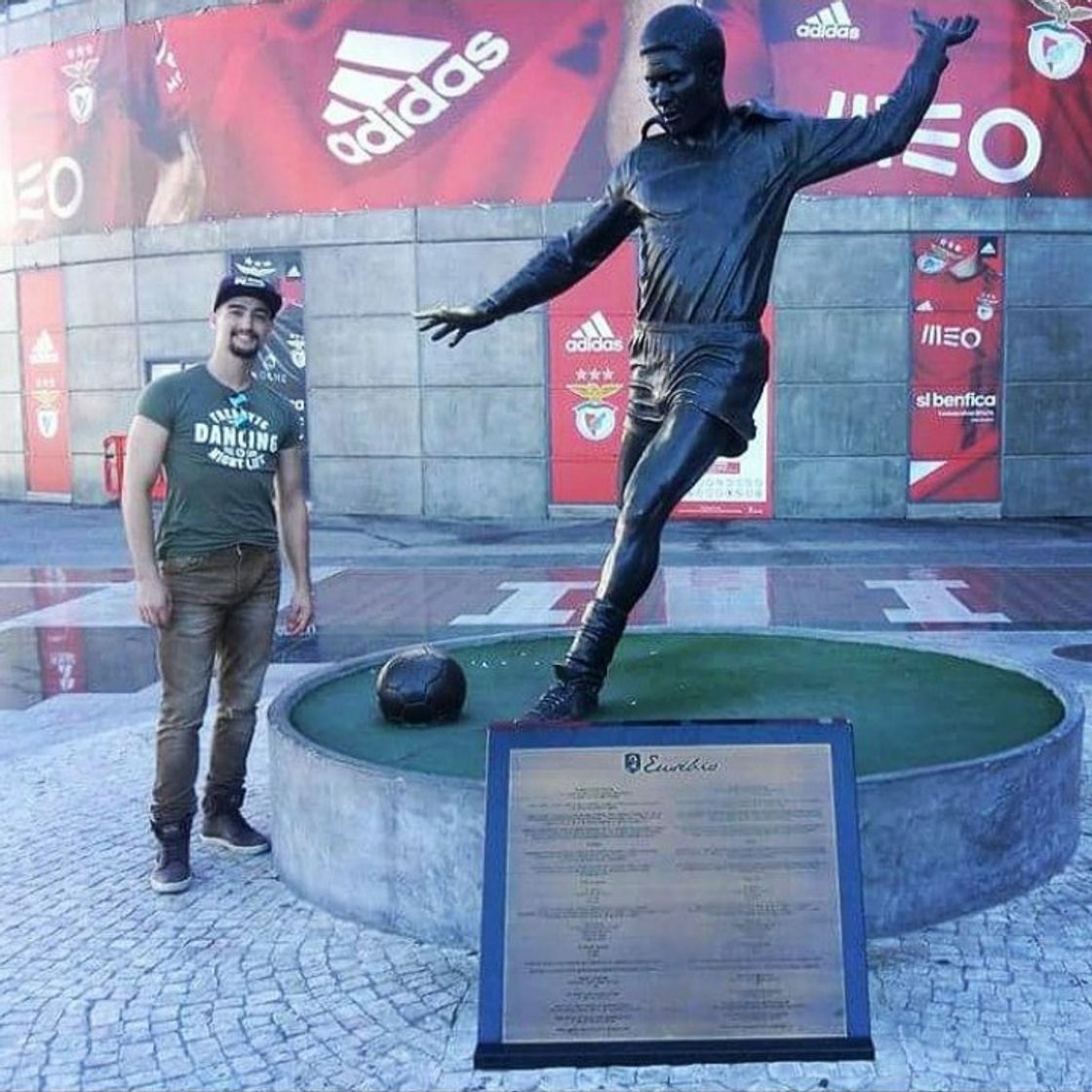 Lugares Eusébio statue