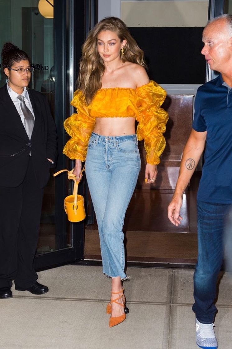 Fashion Gigi Hadid outfits 