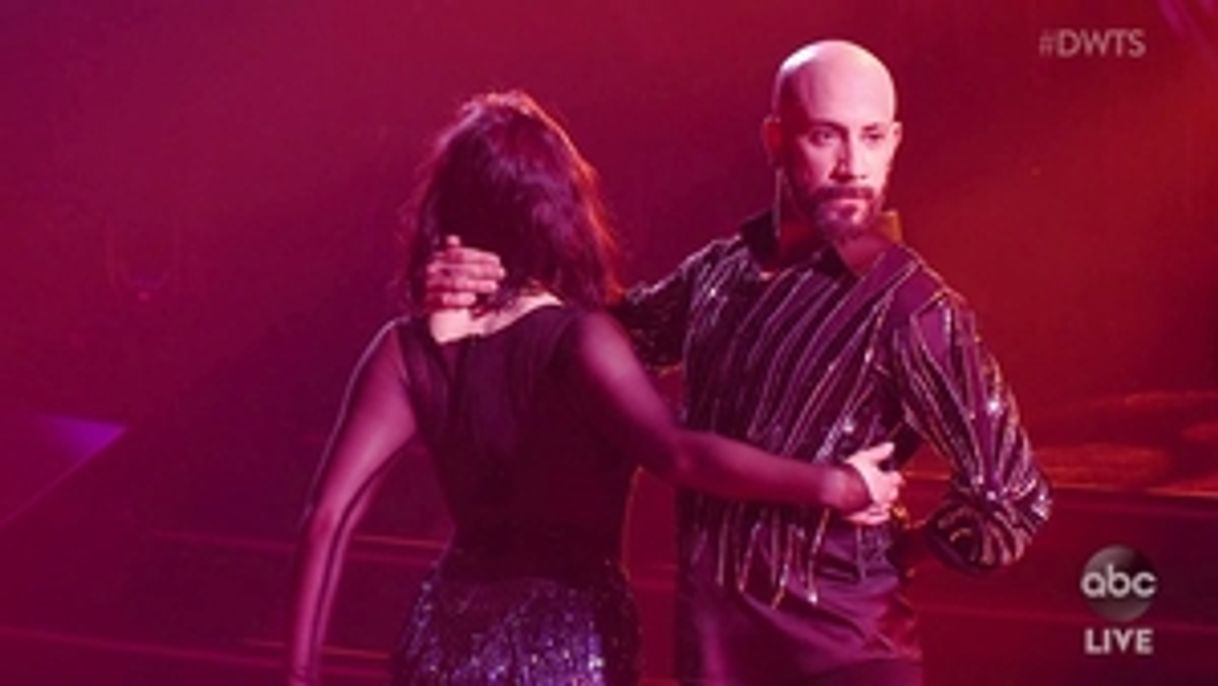 Moda AJ McLean and Cheryl Burke dance the Samba