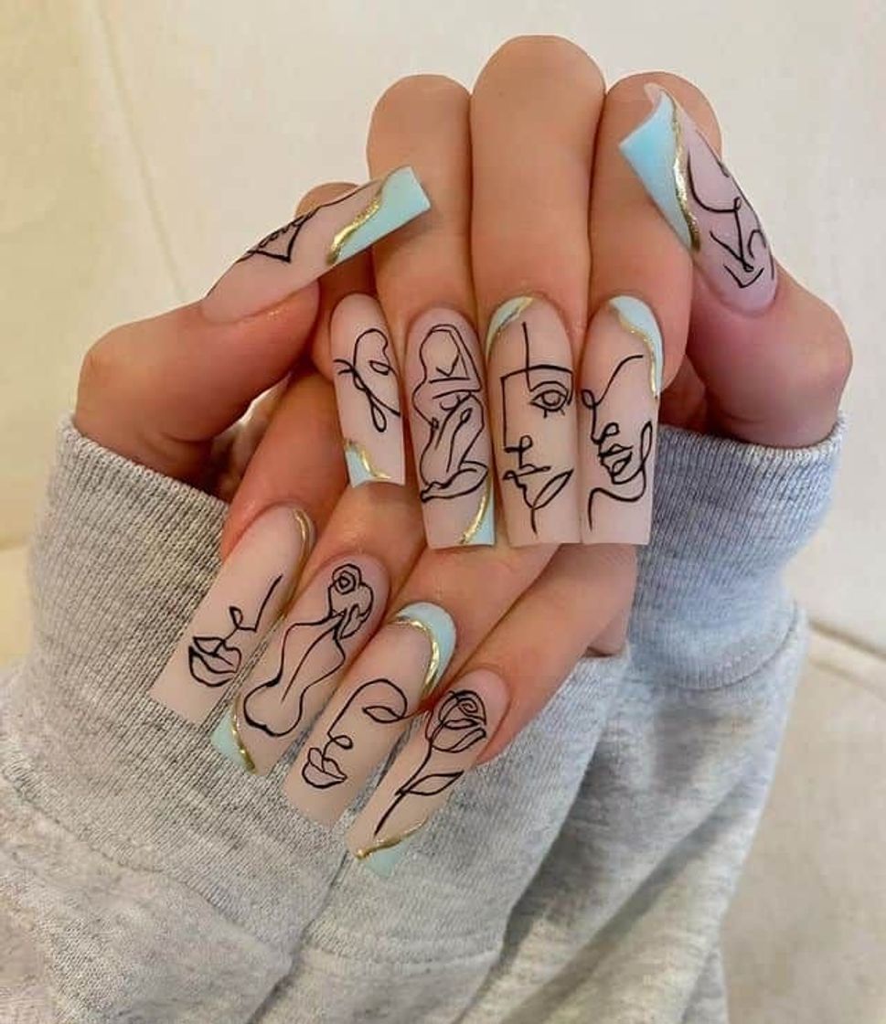 Moda Nails 