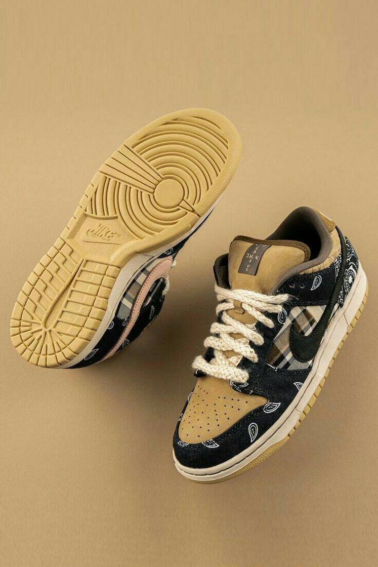 Moda NIKE x TRAVIS SCOTT