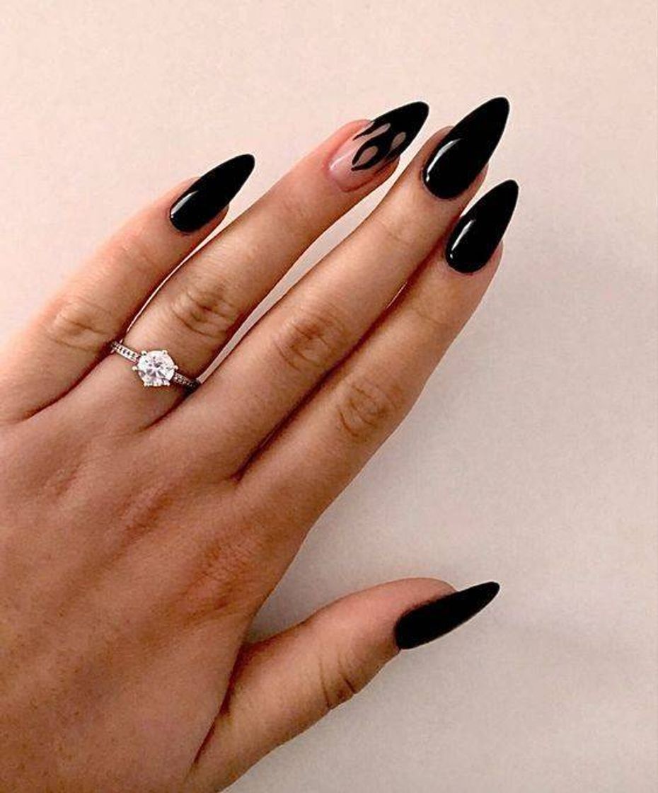 Moda Black Nail