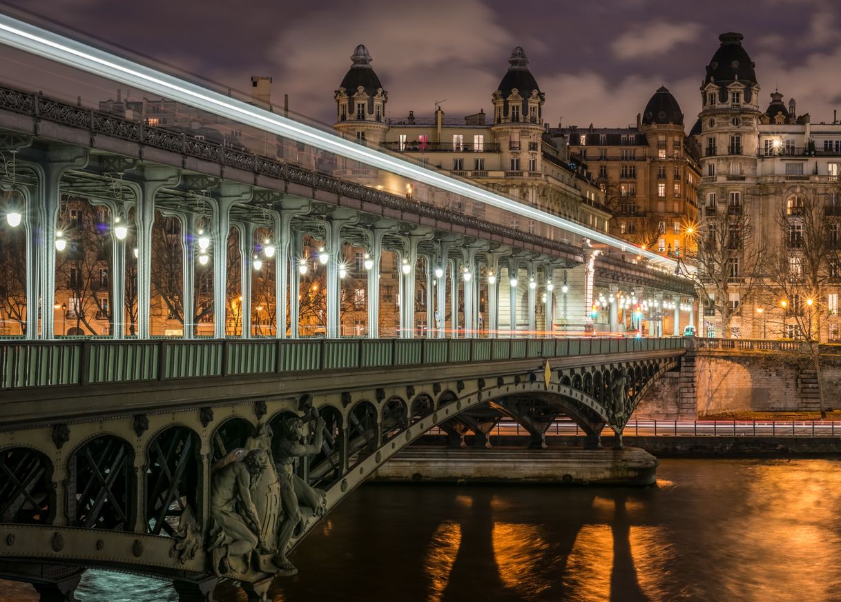 Place Pont de Bir-Hakeim