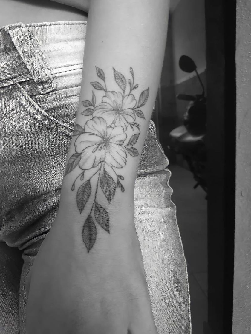 Social Tatuagem de Flor no Braço