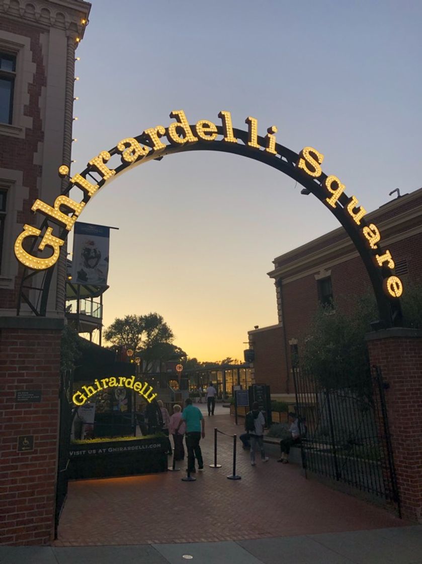 Restaurants Ghirardelli Square - Lot #347