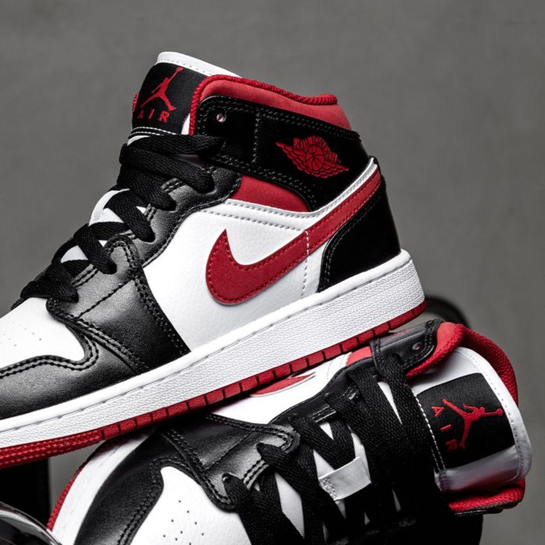 Social Nike Air Jordan 1 Mid