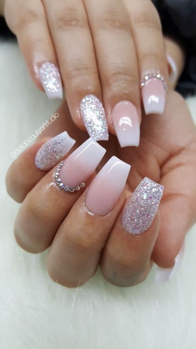 Moda White shine nails 