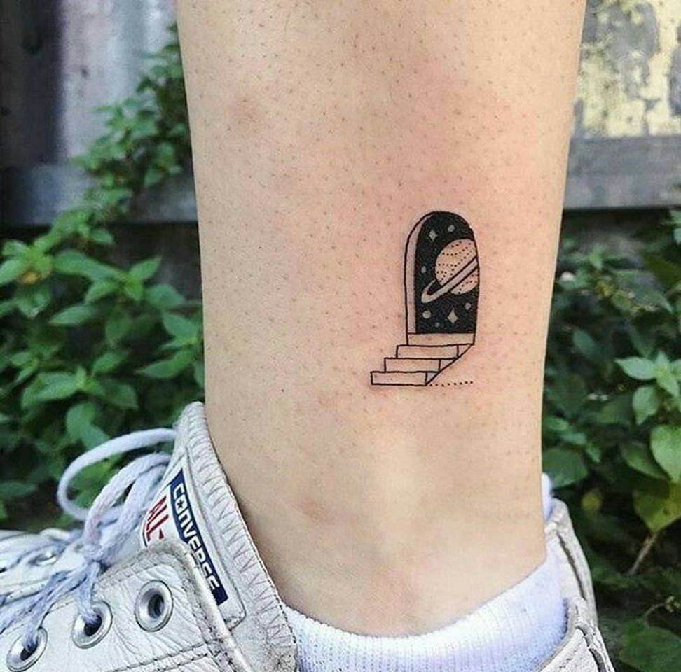 Social Tatoo minimalista feminina