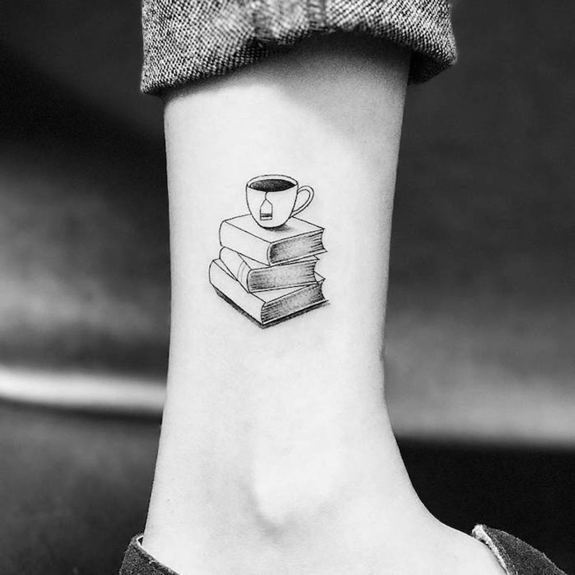 Social Tatoo minimalista feminina