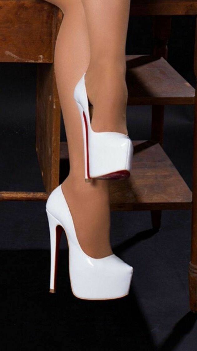 Social luxurious white shoe red sole