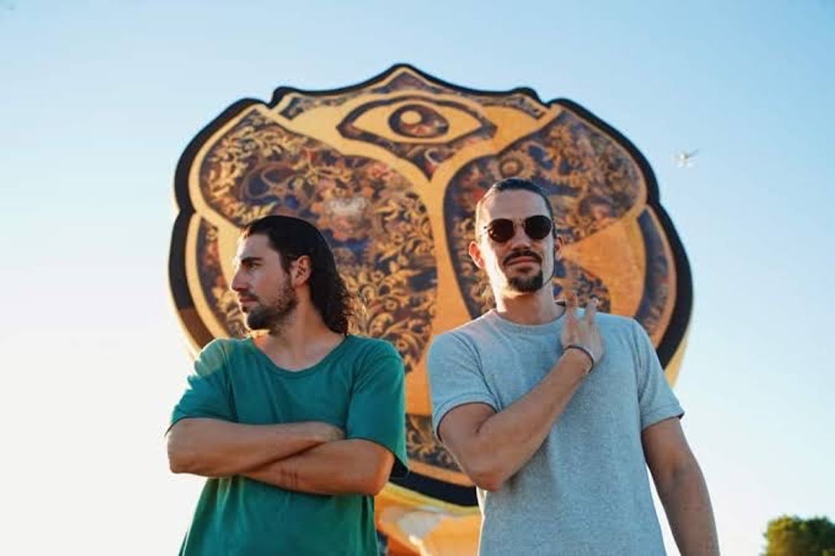 Moda DiMiTRi VEGAS & LiKE MiKE