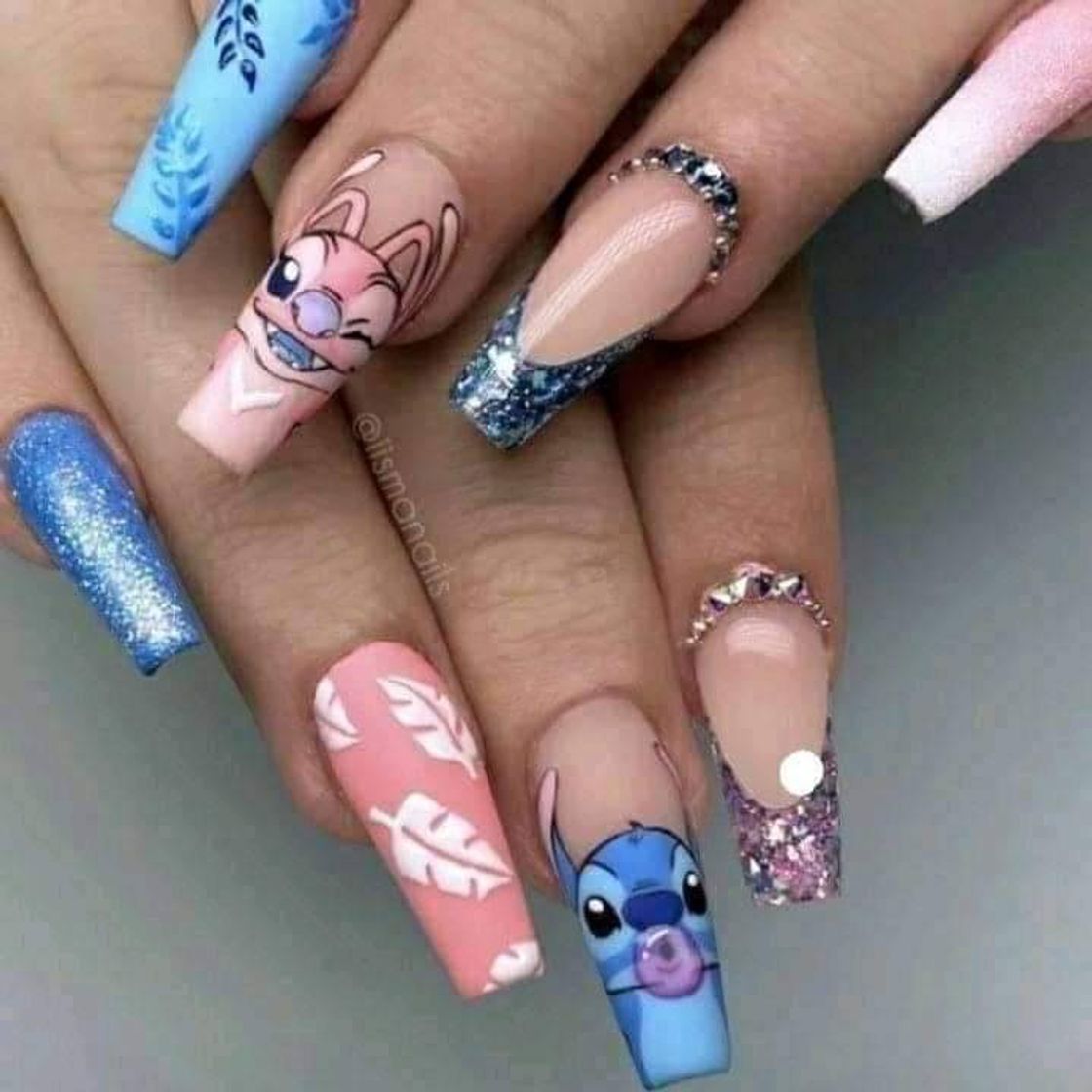 Moda Unhas Stitch🌼