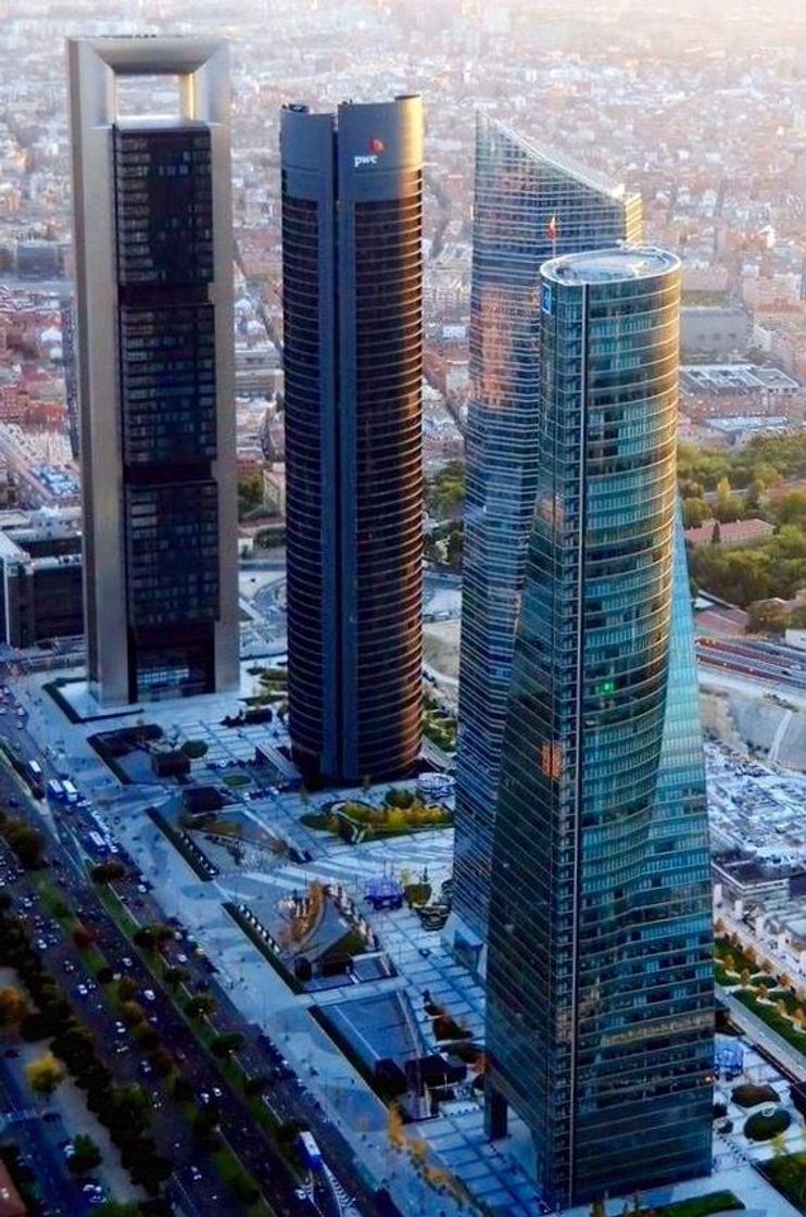 Lugar Cuatro Torres