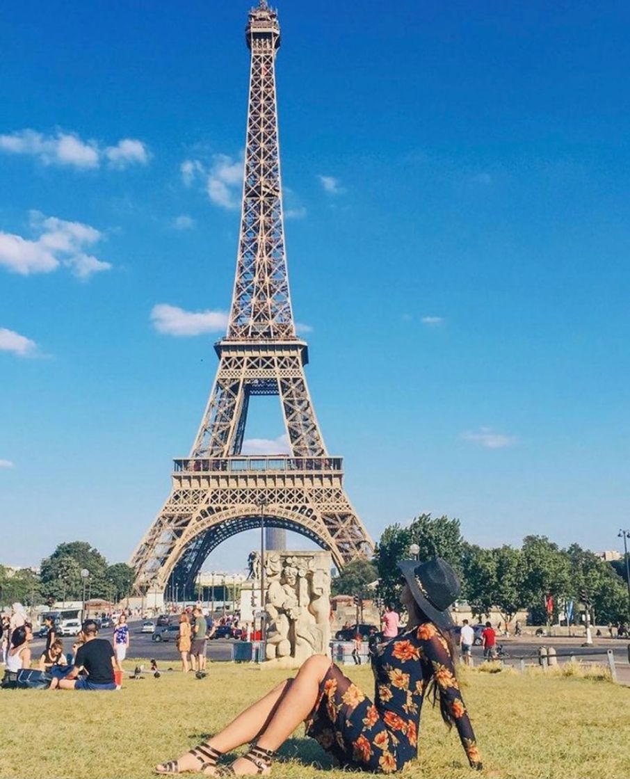 Place Torre Eiffel