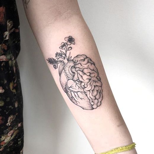 tatuagem fineline coração 