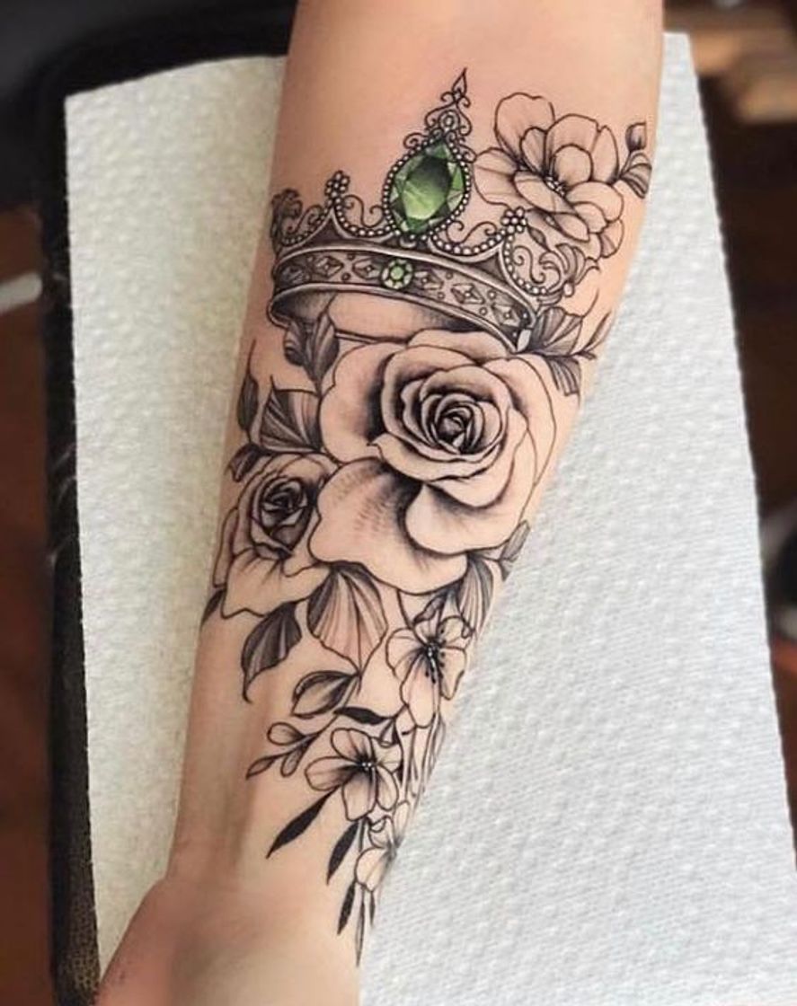 Fashion Tatuagem de rosa no antebraço 